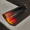 Malbec X flacon ambre-rouge couché sur marbre gris 100ml