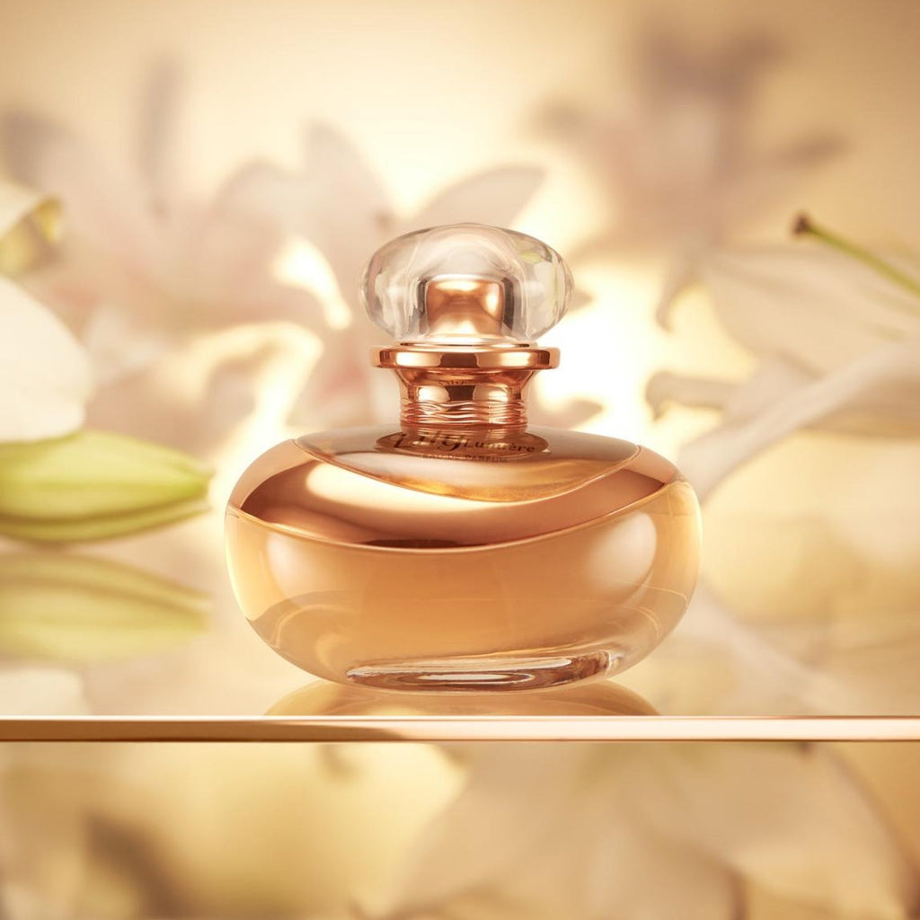 LILY LUMIÈRE Eau de Parfum - Lifestyle doré floral