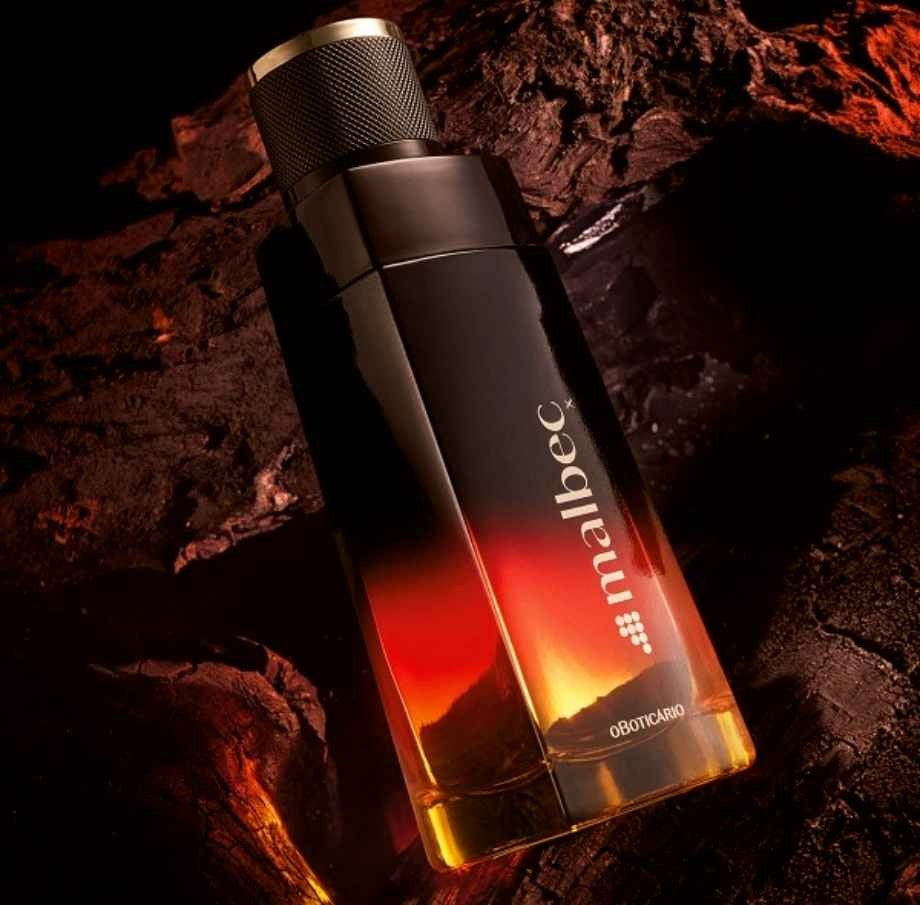 Malbec X flacon sur fond de lave et braises rouges 100ml